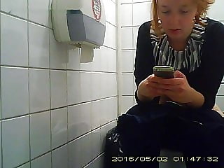 Russian college students on the toilet, view of the pussy 1